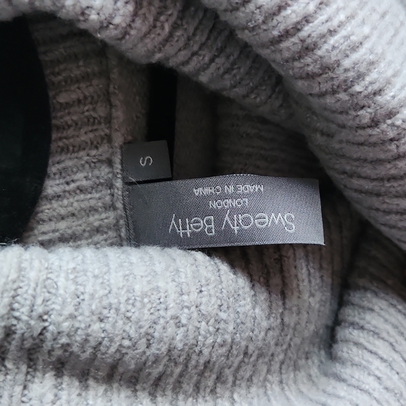 Sweaty Betty Bloomsbury Knitted Stripe Turtleneck, gray and Pink. Size Small - Picture 4 of 9